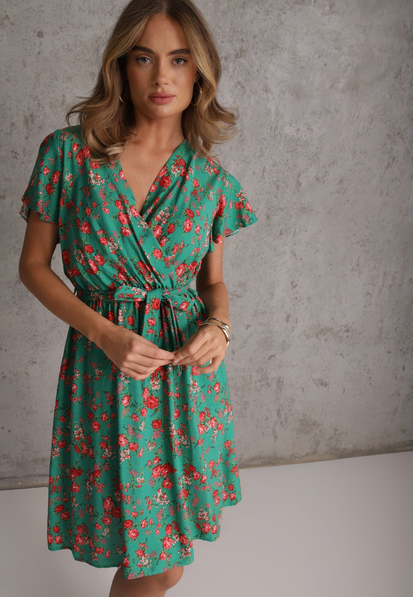 Rochie Verde din Vâscoză Midi Florală cu elastic în talie și curea din material Aidenia