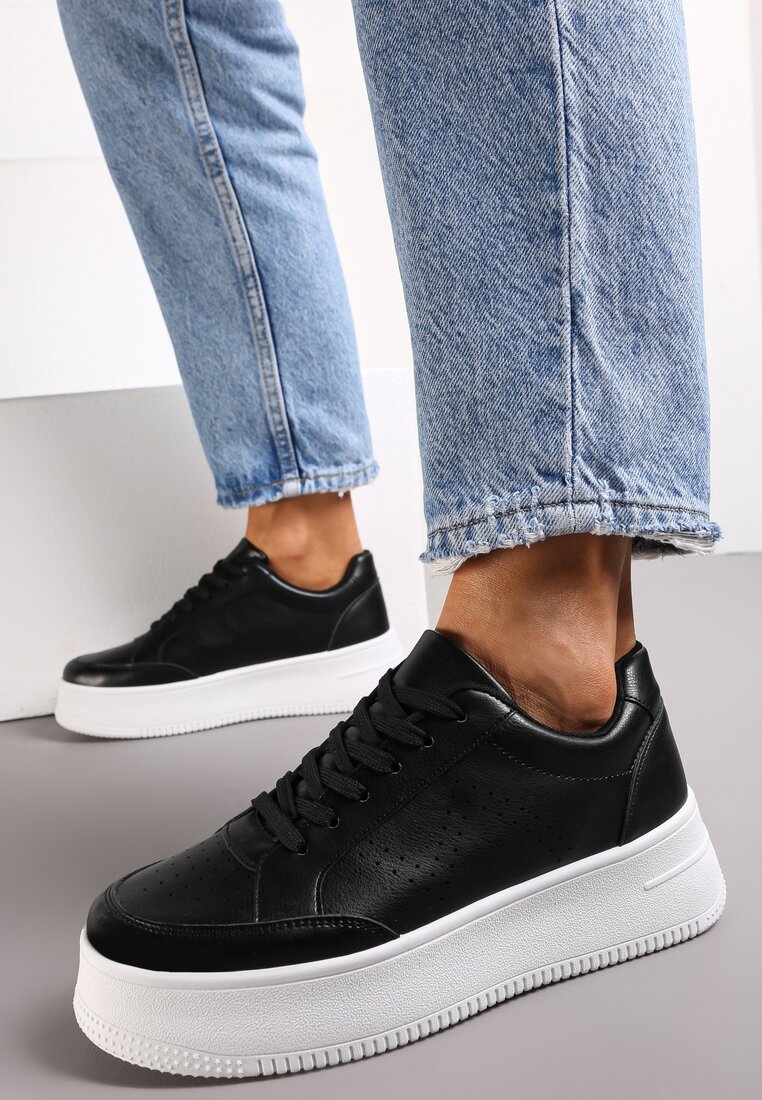 Adidași Negri cu Perforații pe Platformă Treresa