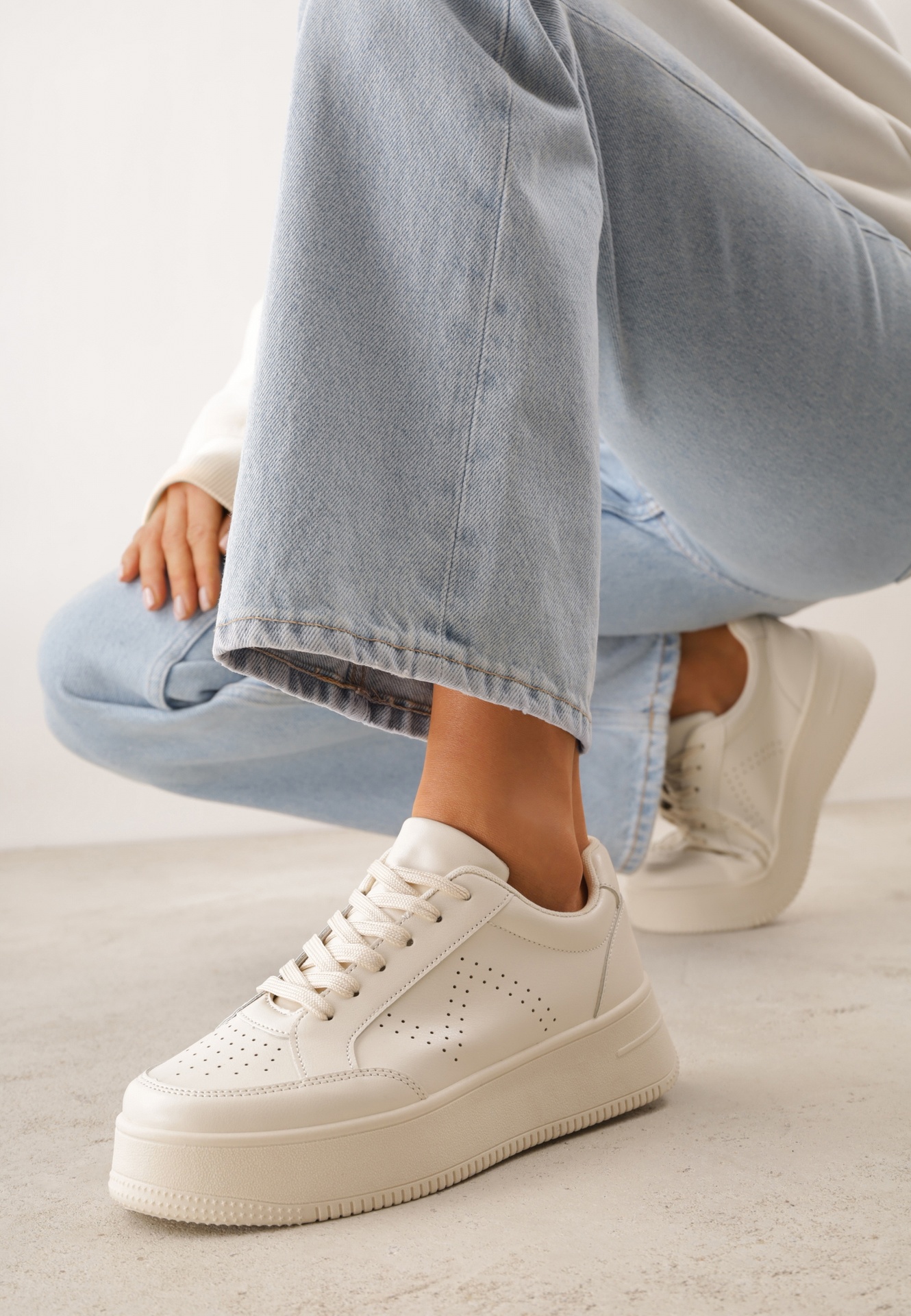 Adidași Bej cu Perforații pe Platformă Treresa