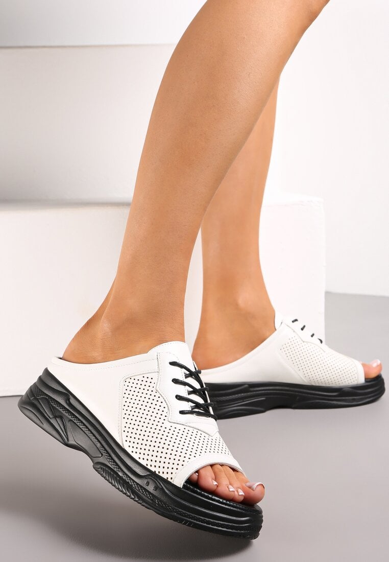 Papuci Albi cu Legătură Decorativă și Perforație Deerna