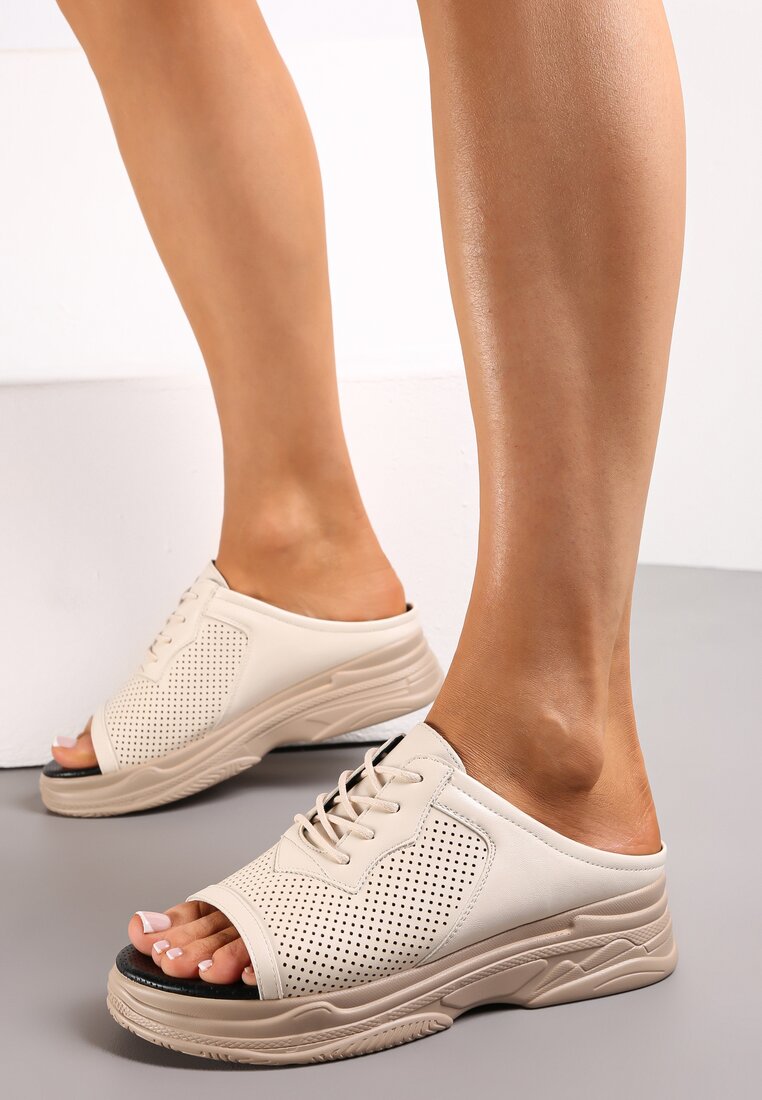 Papuci Bej cu Legătură Decorativă și Perforație Deerna