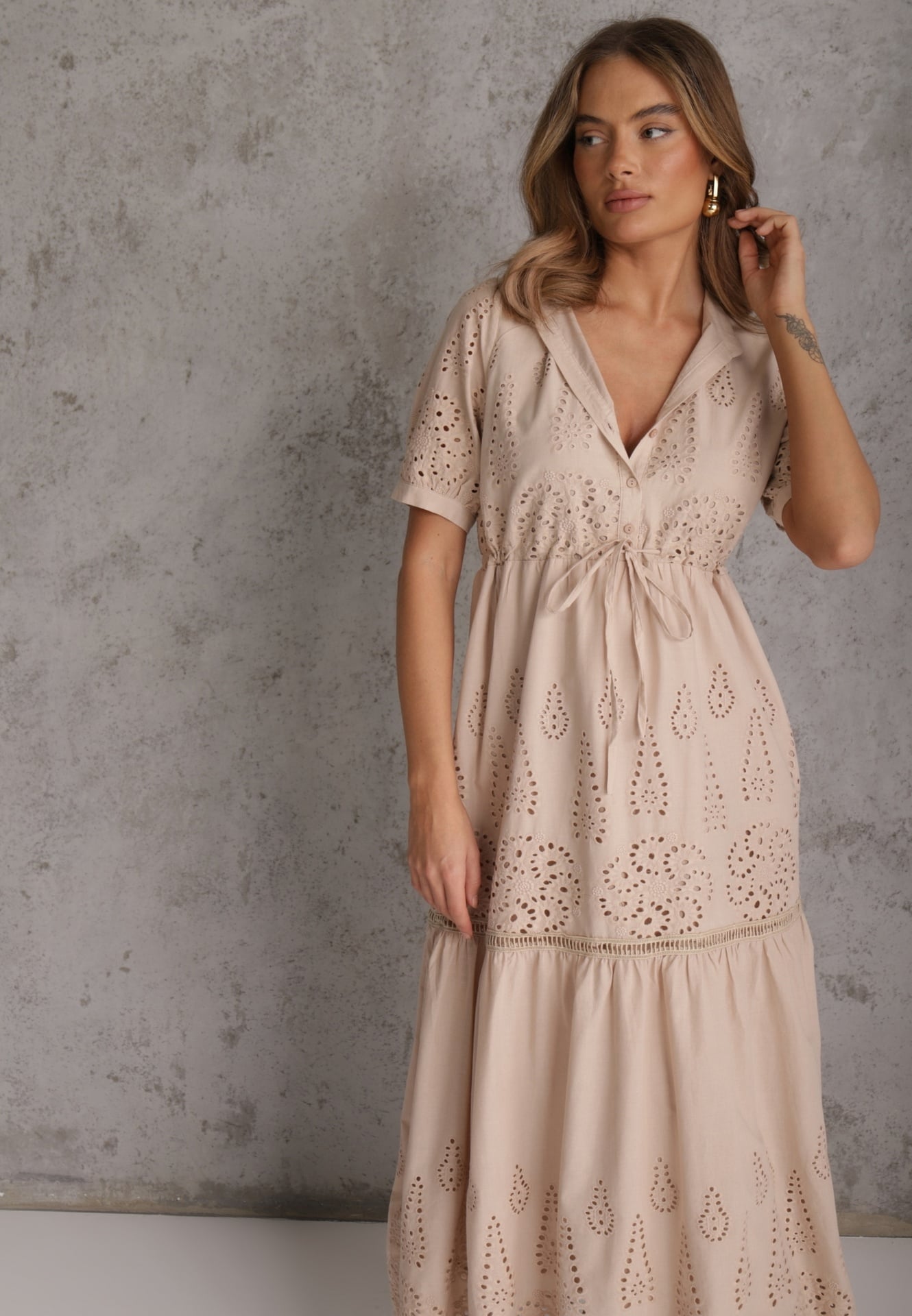 Rochie brodată bej de bumbac cu elastic în talie Ineryna