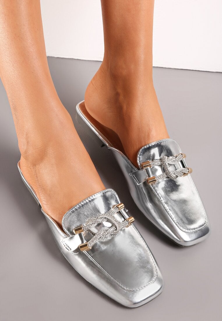 Papuci Mule Argintii cu vârf pătrat și curelușe Cynamia