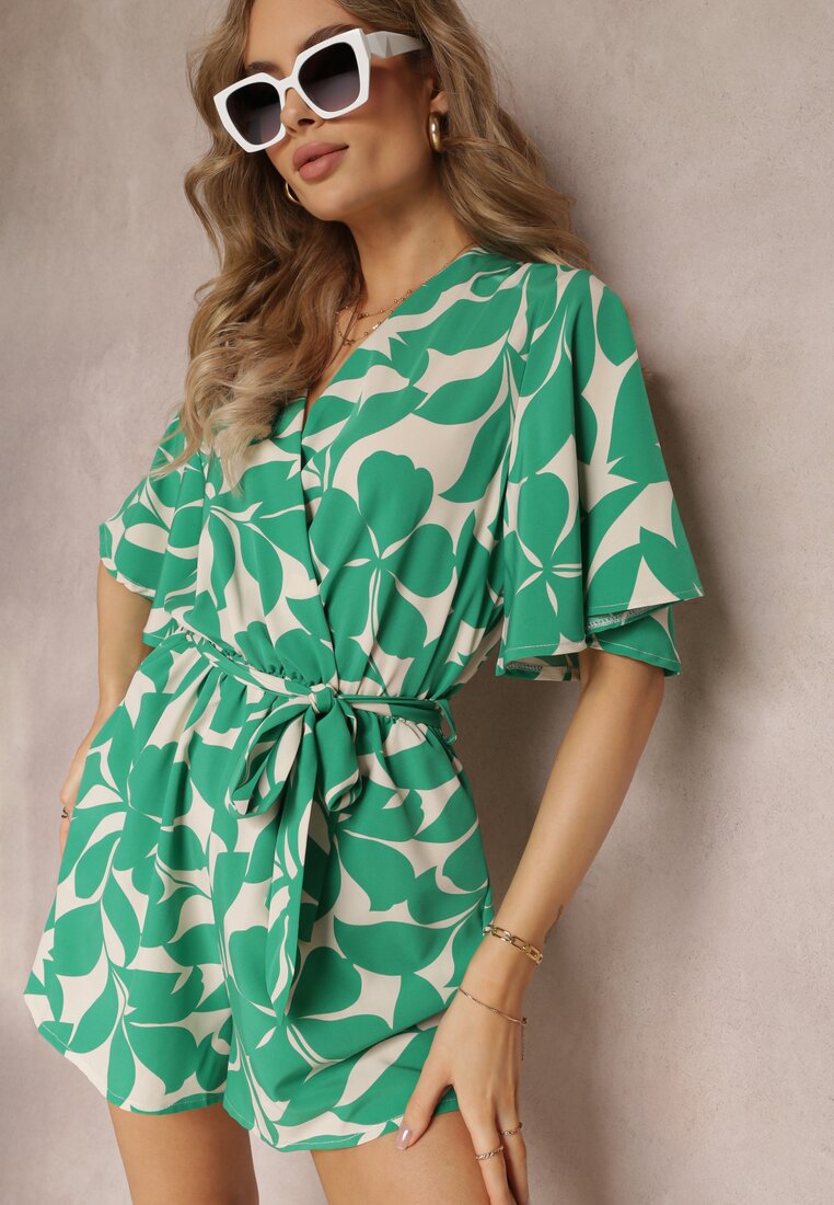 Salopetă scurtă verde florală cu decolteu petrecut și cordon legat Amemori