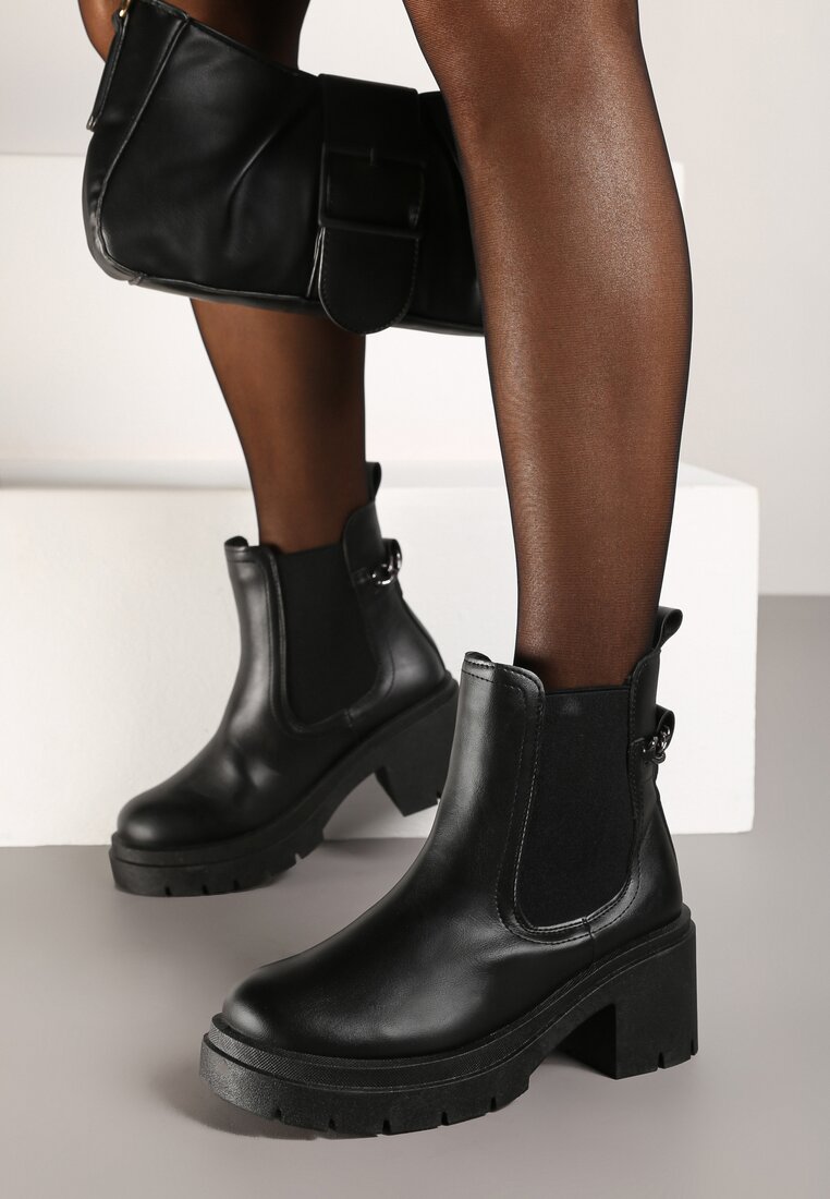 Botine Chelsea Negre cu toc gros, cu talpă zimțată și lanț decorativ Shalise