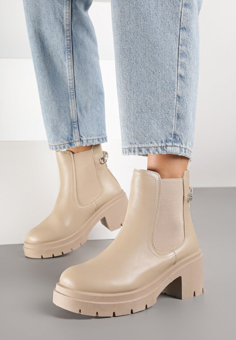 Botine Chelsea Bej cu toc gros, cu talpă zimțată și lanț decorativ Shalise