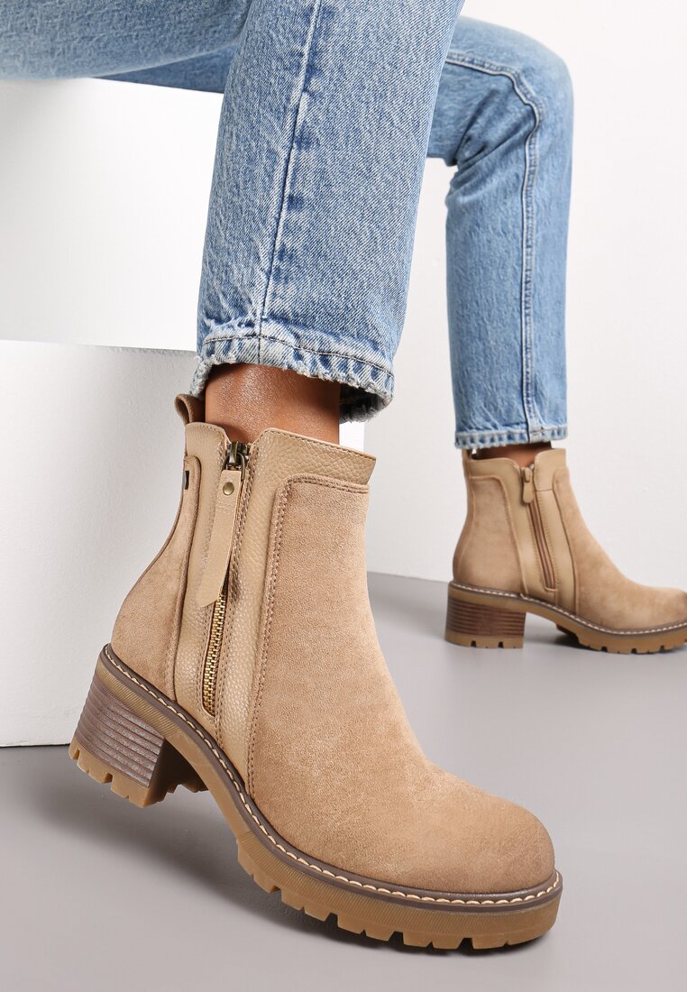 Botine clasice bej cu toc și fermoar decorativ Vanim