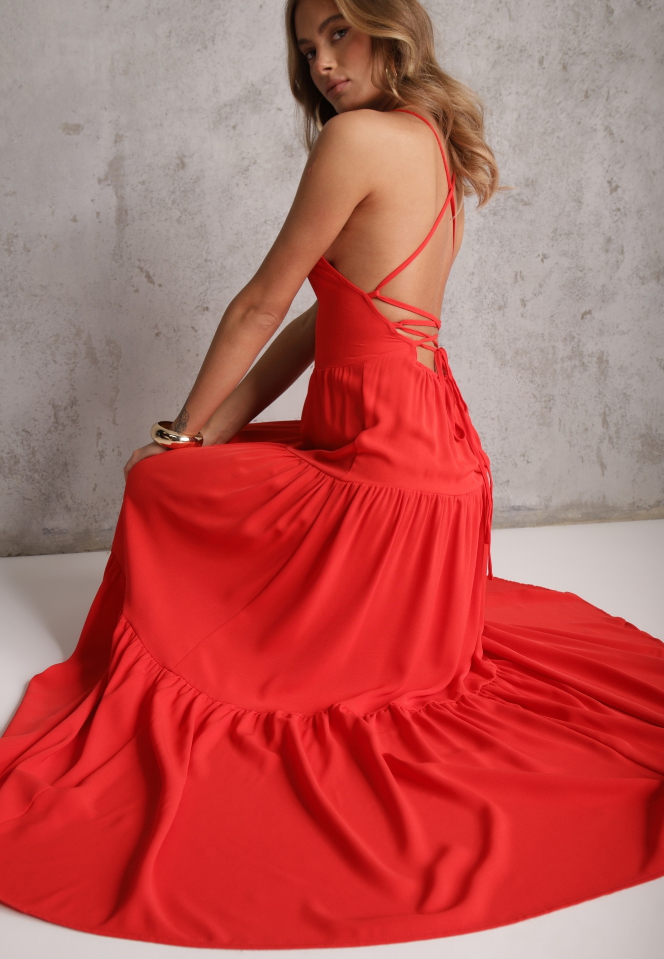 Rochie Roșie Evazată Maxi cu volane și legare la spate Karins