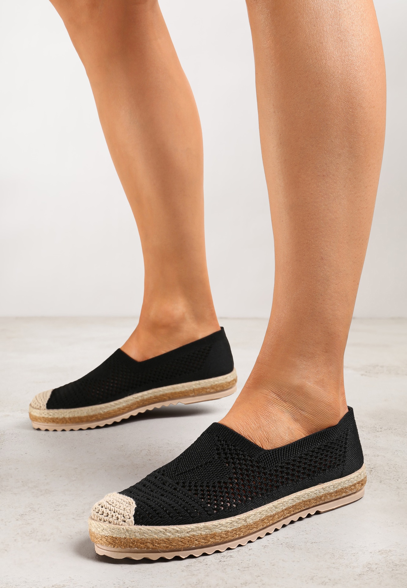 Espadrile Ajurate Negre pe Talpă Împletită cu Vârf Decorativ Uraian