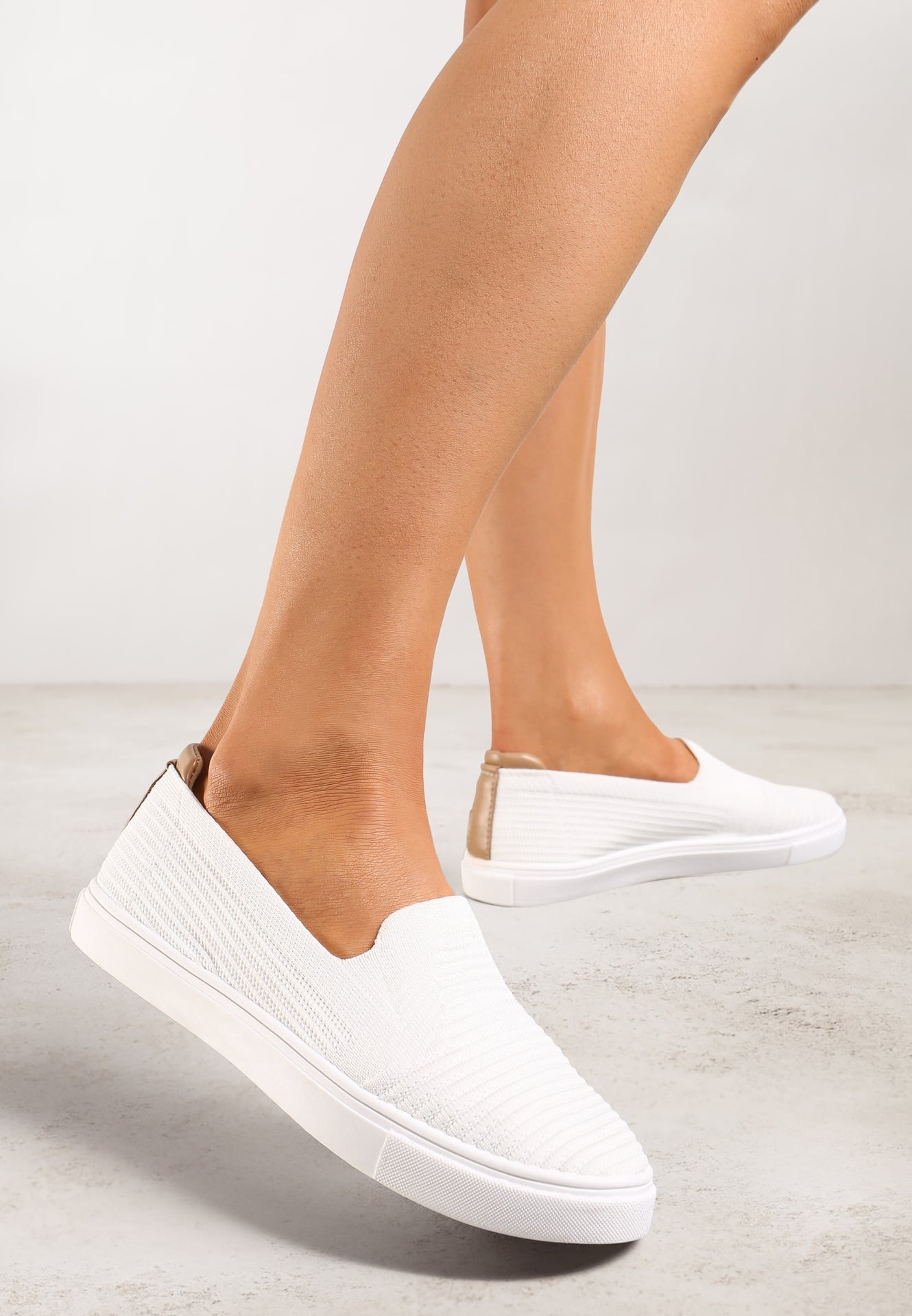 Tenisi Fără Șireturi Albi Decorați cu Inserție din Piele Ecologică la Călcâi Eliriaba