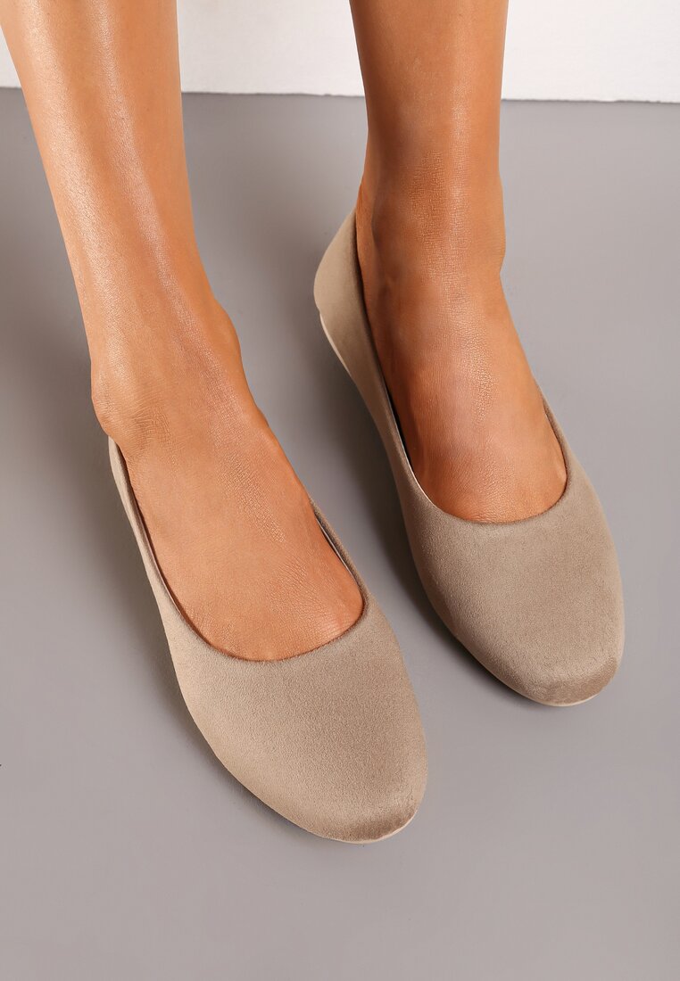 Balerini Bej închis Clasici din velur ecologic cu vârful rotund Harneli