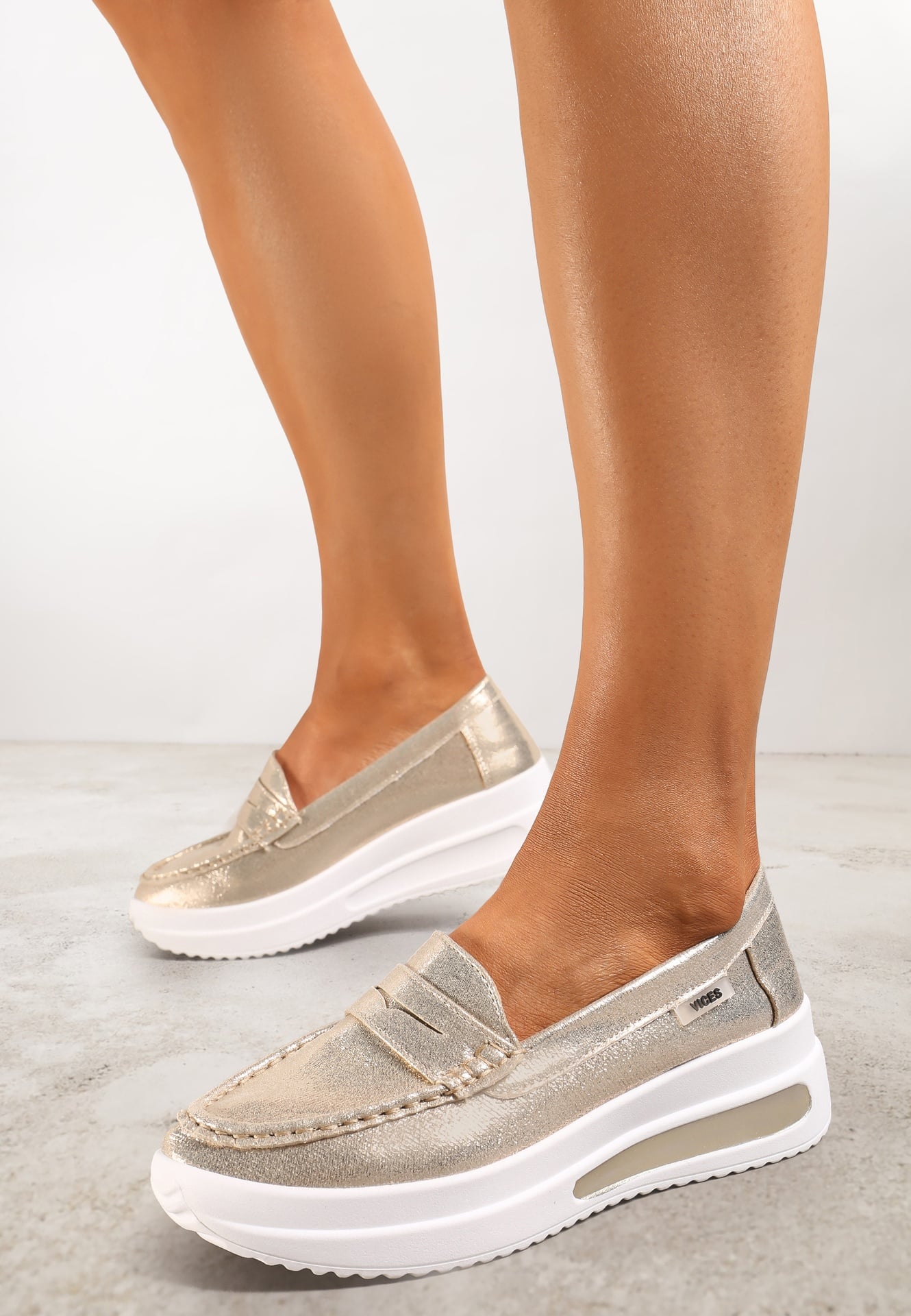 Mocasi Aurii din piele intoarsă ecologică cu platformă, decorați cu o curelușă Adrancia