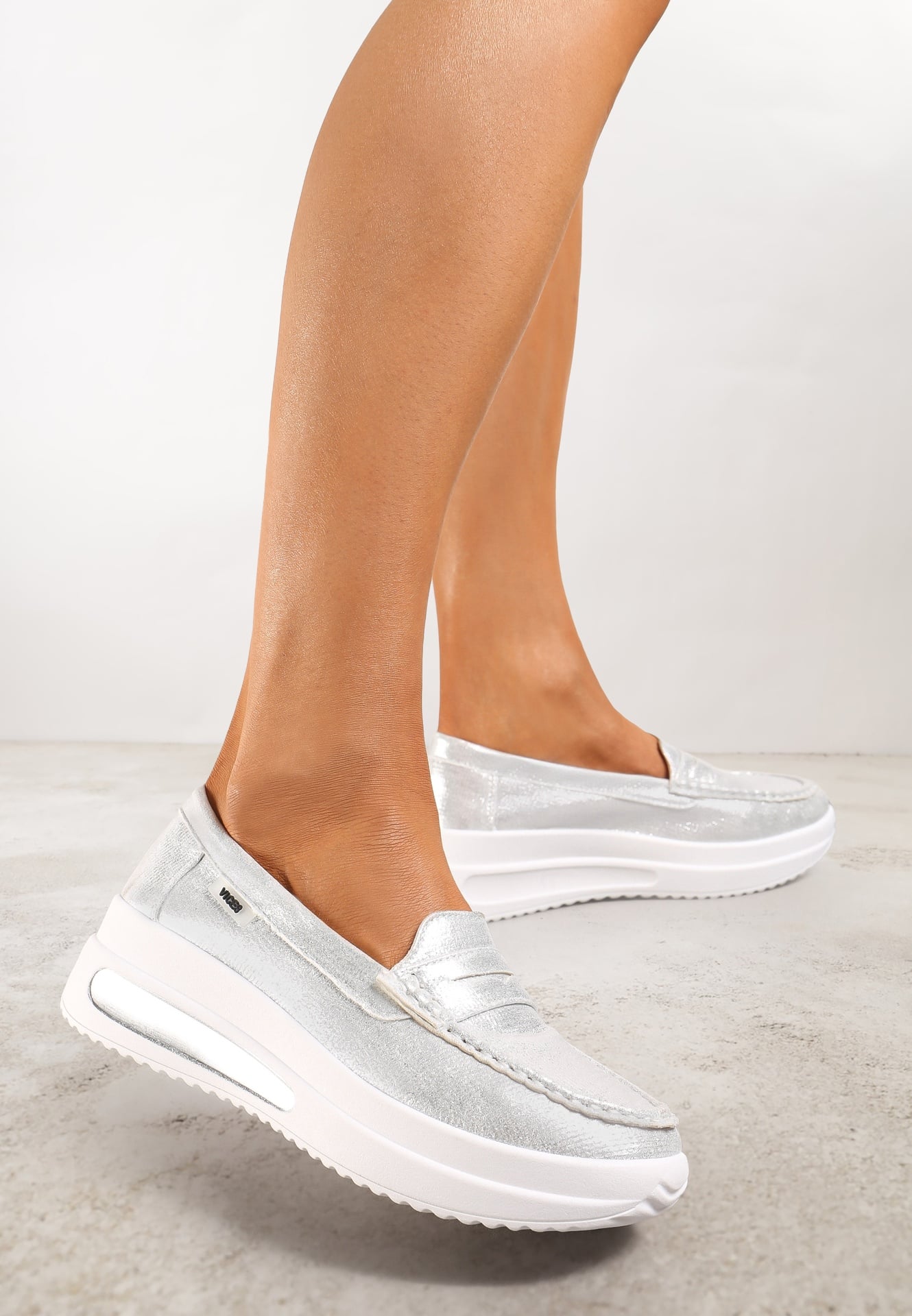 Mocasini argintii din piele întoarsă ecologică cu platformă decorate cu baretă Adrancia