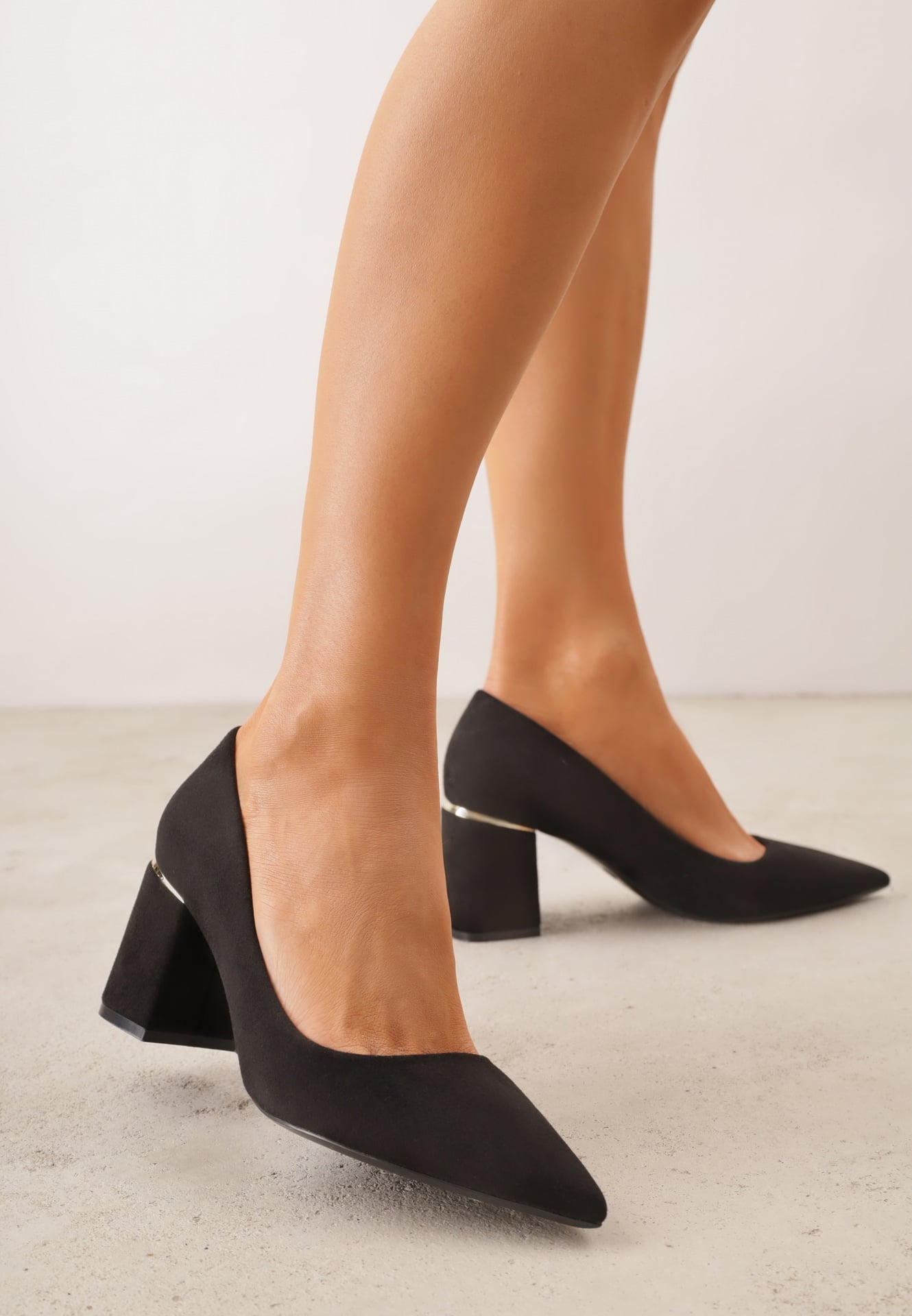 Pantofi cu toc gros negri cu detalii metalice Hydrani