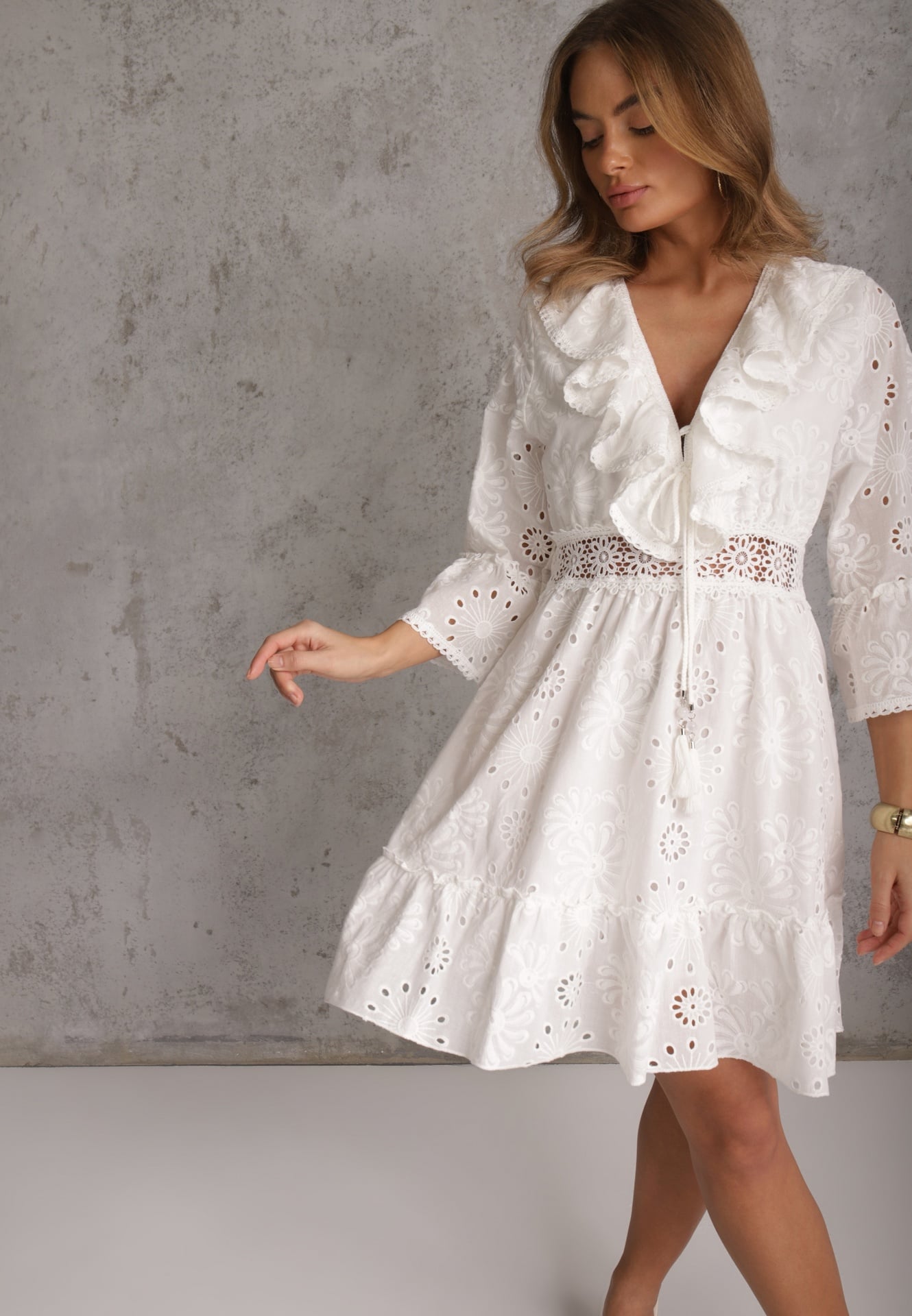 Rochie Mini Albă din Bumbac Decorată cu Broderii și Dantelă Qirelia