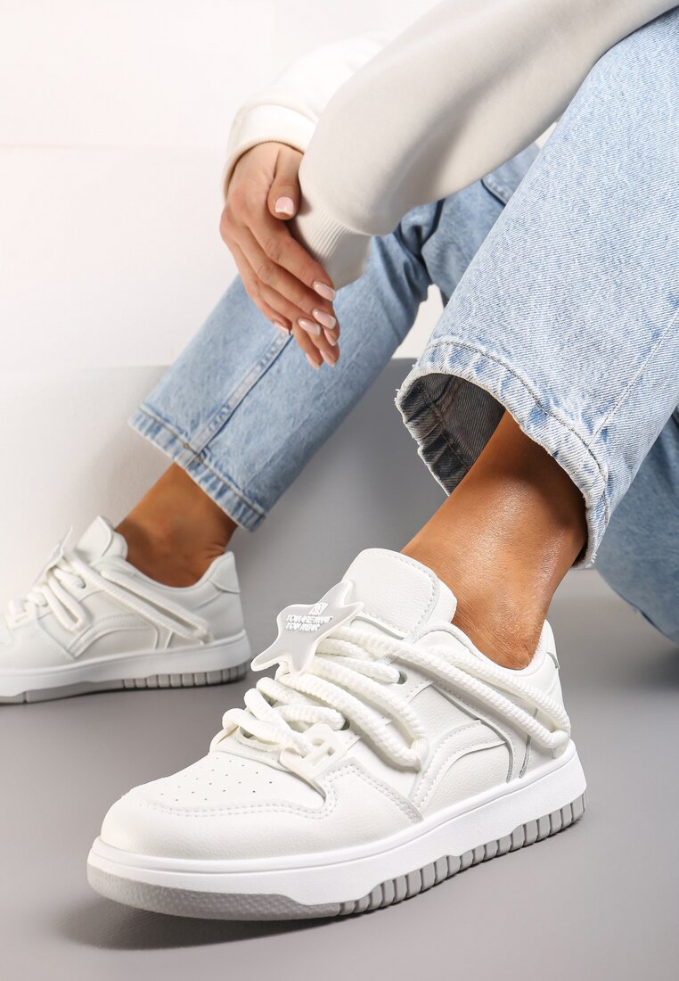 Sneakers Albe cu Șireturi Groase și Aplicație în Formă de Stea Alesine