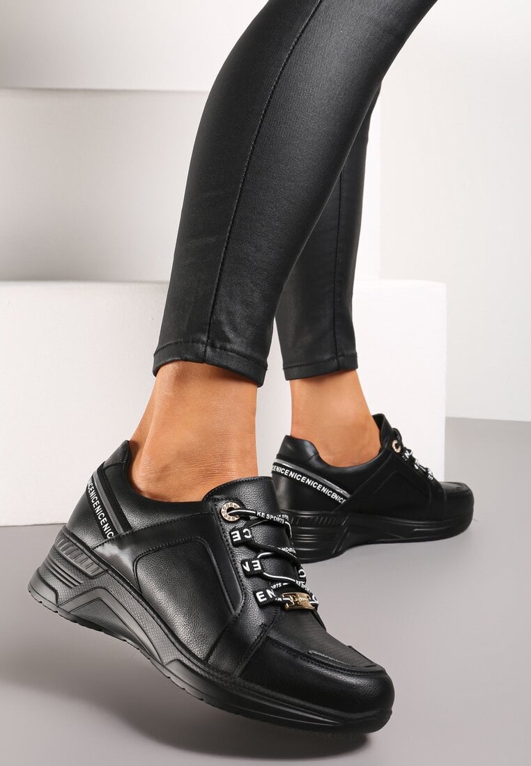 Adidași Negri cu Branț din Piele Decorați cu Inscripții pe Toc Pană Dorvalia