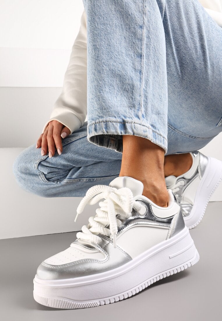 Adidași alb-argintii cu partea superioară cu numeroase inserții pe talpă groasă Lenarise