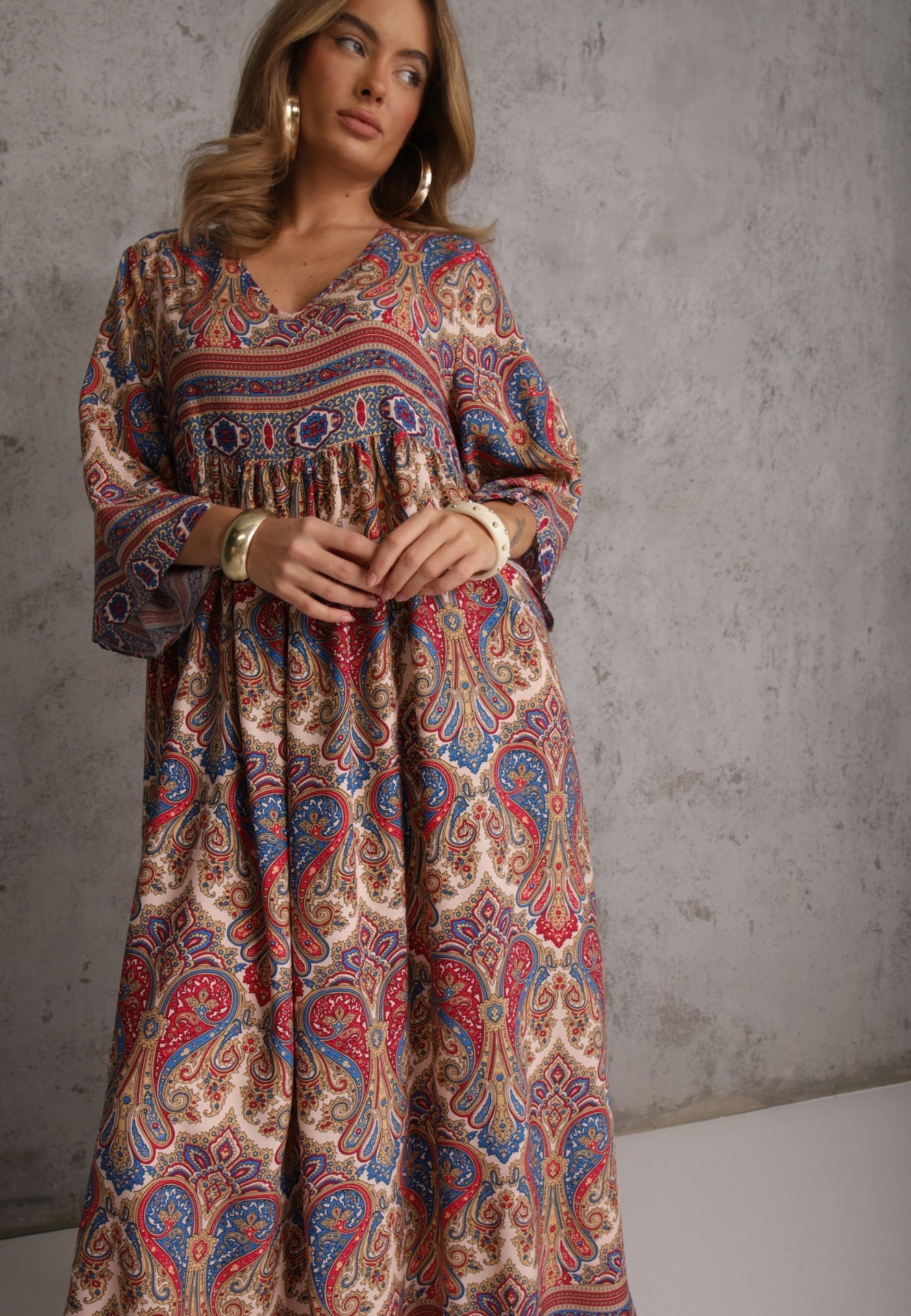Rochie lungă bej-bordo cloș cu mâneci 3/4 cu imprimeu Paisley Amarethia