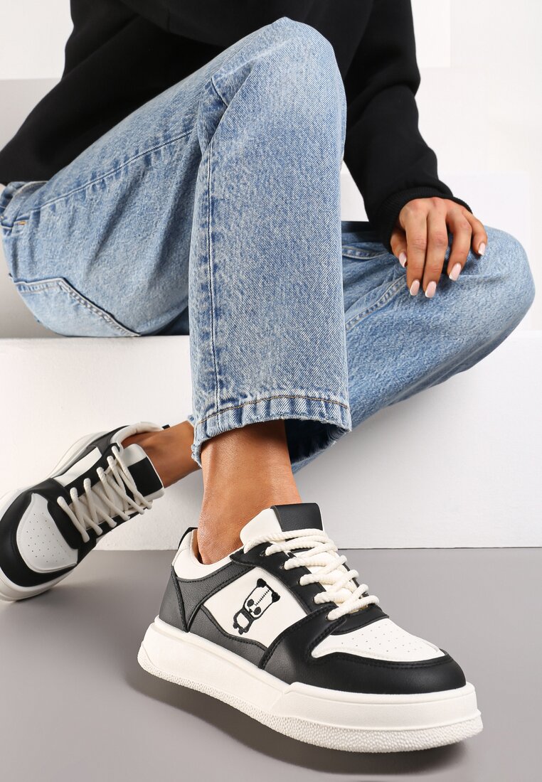 Adidași Negru-Alb cu Perforație Mică și Imprimeu Mic Fredomia