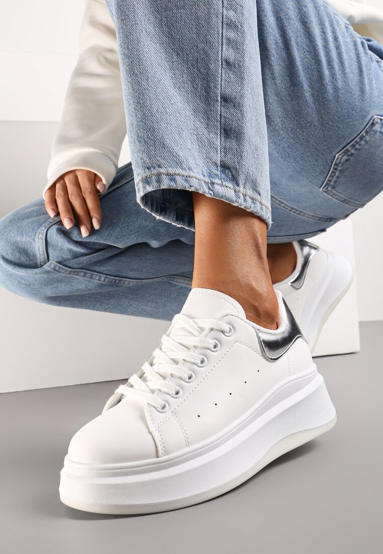 Adidași Alb-Argintii pe talpă groasă cu perforații și ornament cu ursuleț de cauciuc Aireth