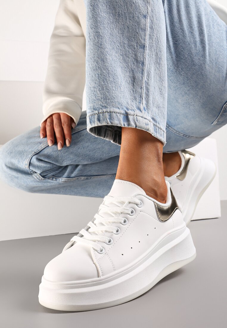 Adidași Alb-Auriu cu Talpă Groasă cu Perforații și Decor cu Ursuleț de Cauciuc Aireth