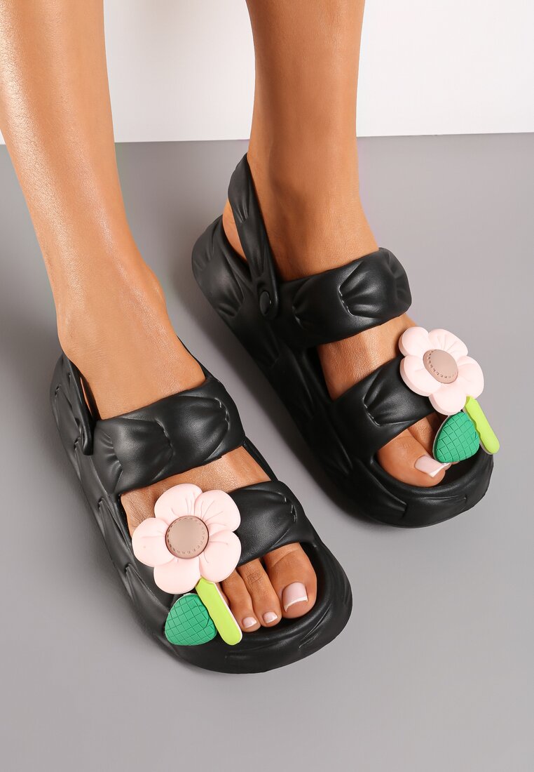 Sandale Negre cu Baretă la Călcâi și cu Floare Decorativă Qiara
