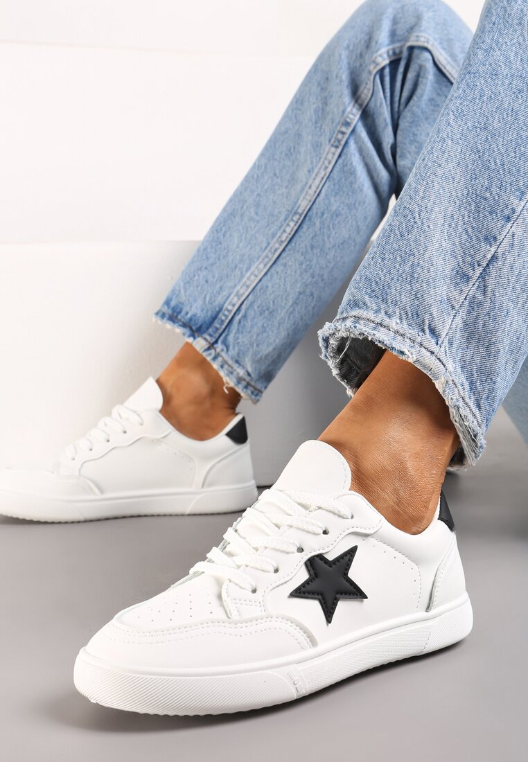 Adidași Albi cu Perforații pe Bombeu Decorați cu o Stea Hipatia