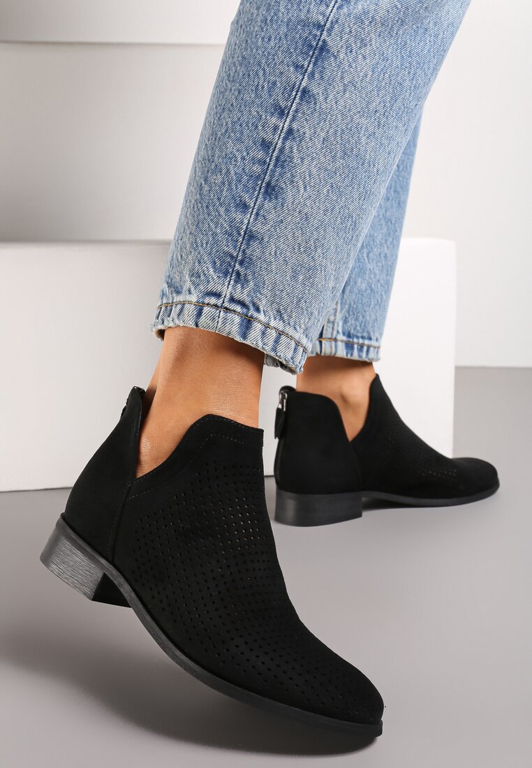 Botine Chelsea Negre cu carâmb ajurat cu decupaje și fermoar cu branț din piele Janetris