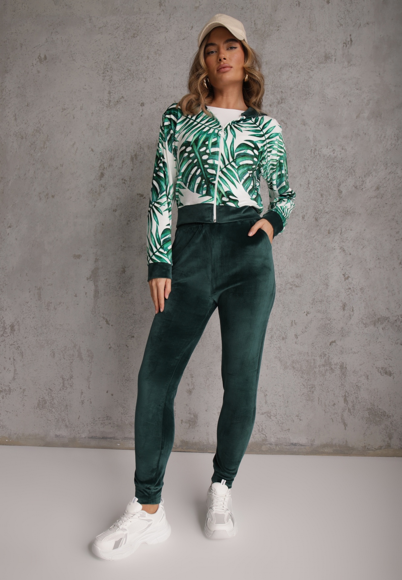 Compleu de trening verde închis din velur Bluză cu glugă cu model decorativ și Pantaloni Grouvia