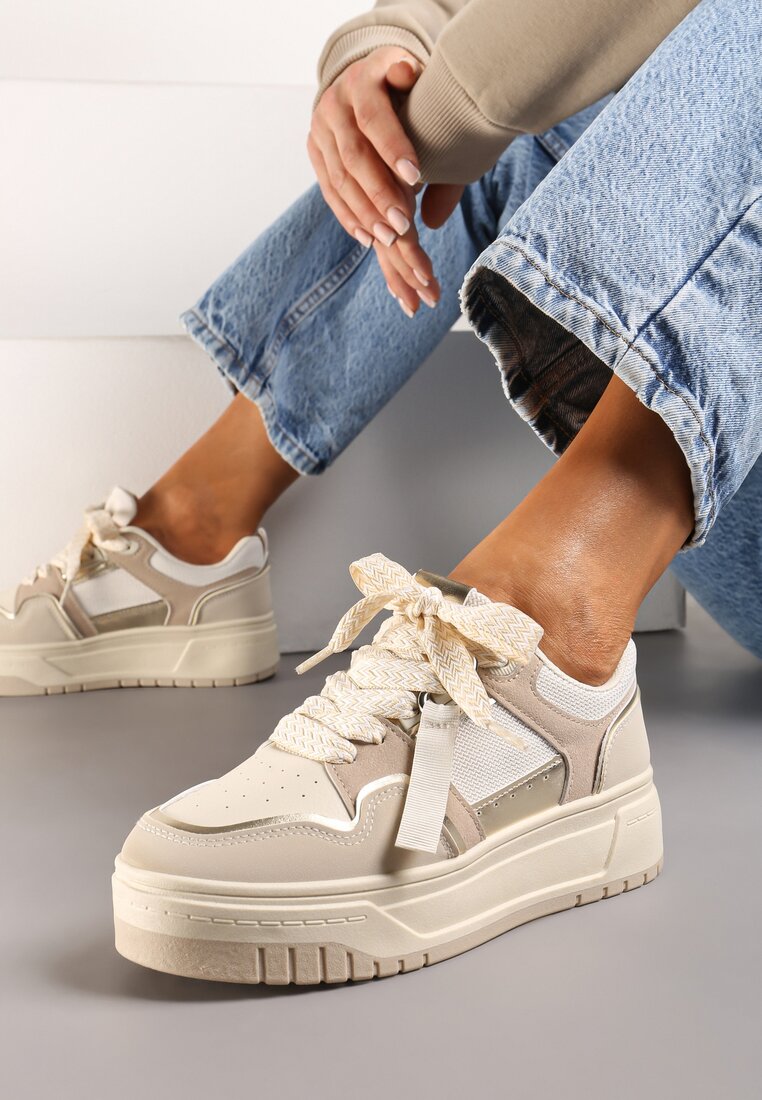 Adidași bej închis pe platformă joasă cu pandantiv și șireturi decorative Salam