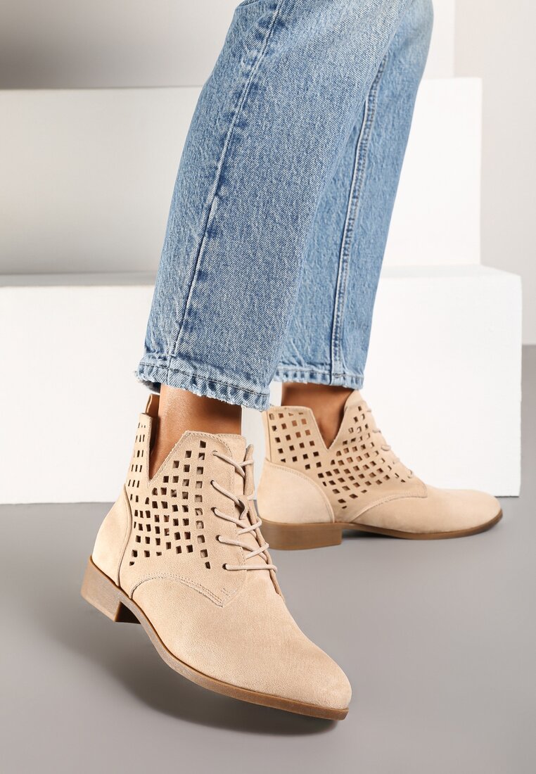 Botine Bej cu șireturi, cu branț din piele, carâmb ajurat și decupaj Tlixa