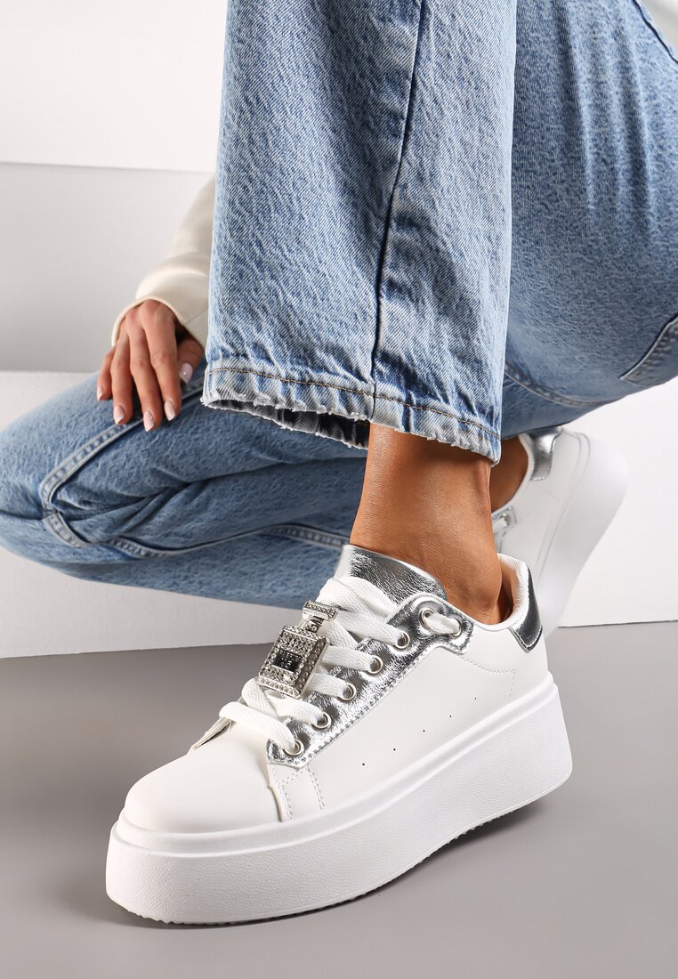 Adidași Alb-Argintii cu Pandantiv Metalic pe Șireturi Decorat cu Zirconii Edosa