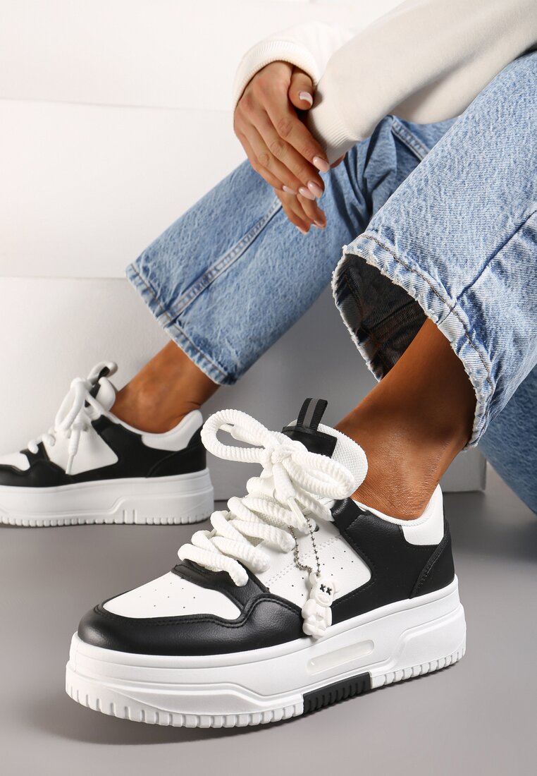 Sneakers Alb-Negru cu Pandantiv Ursuleț și Șireturi Largi Alrikad