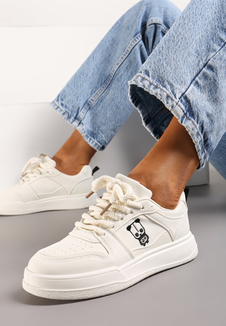 Adidași bej cu șireturi din piele ecologică cu aplicație decorativă și perforații Vetria