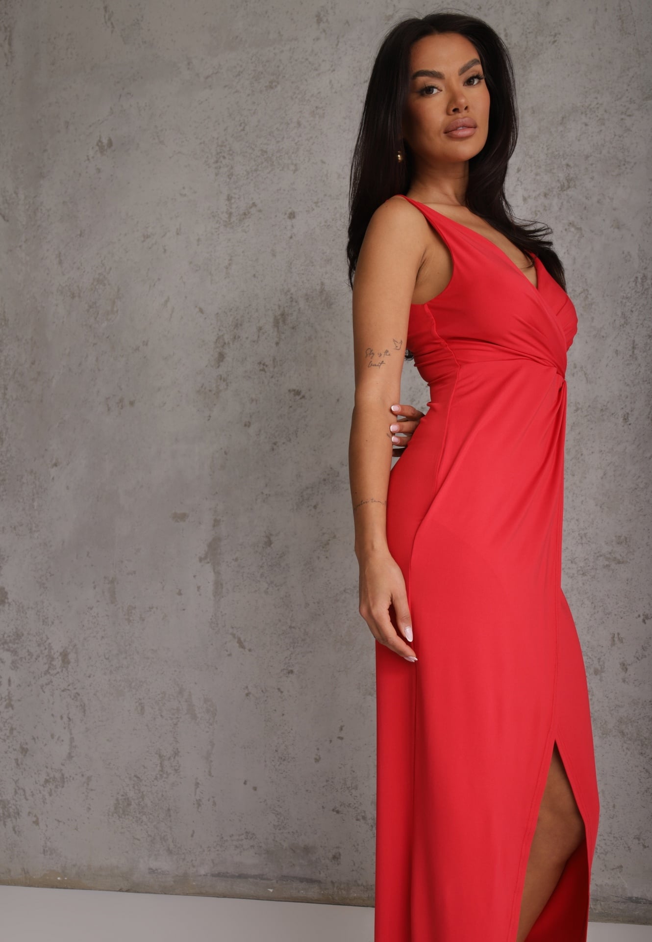 Rochie roșie petrecută în stil cocktail cu încrețituri Kalkisa