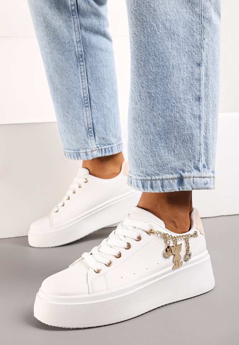 Adidași Alb-Bej cu șireturi din piele ecologică cu platformă, cu lănțișor și pandantive Salvania