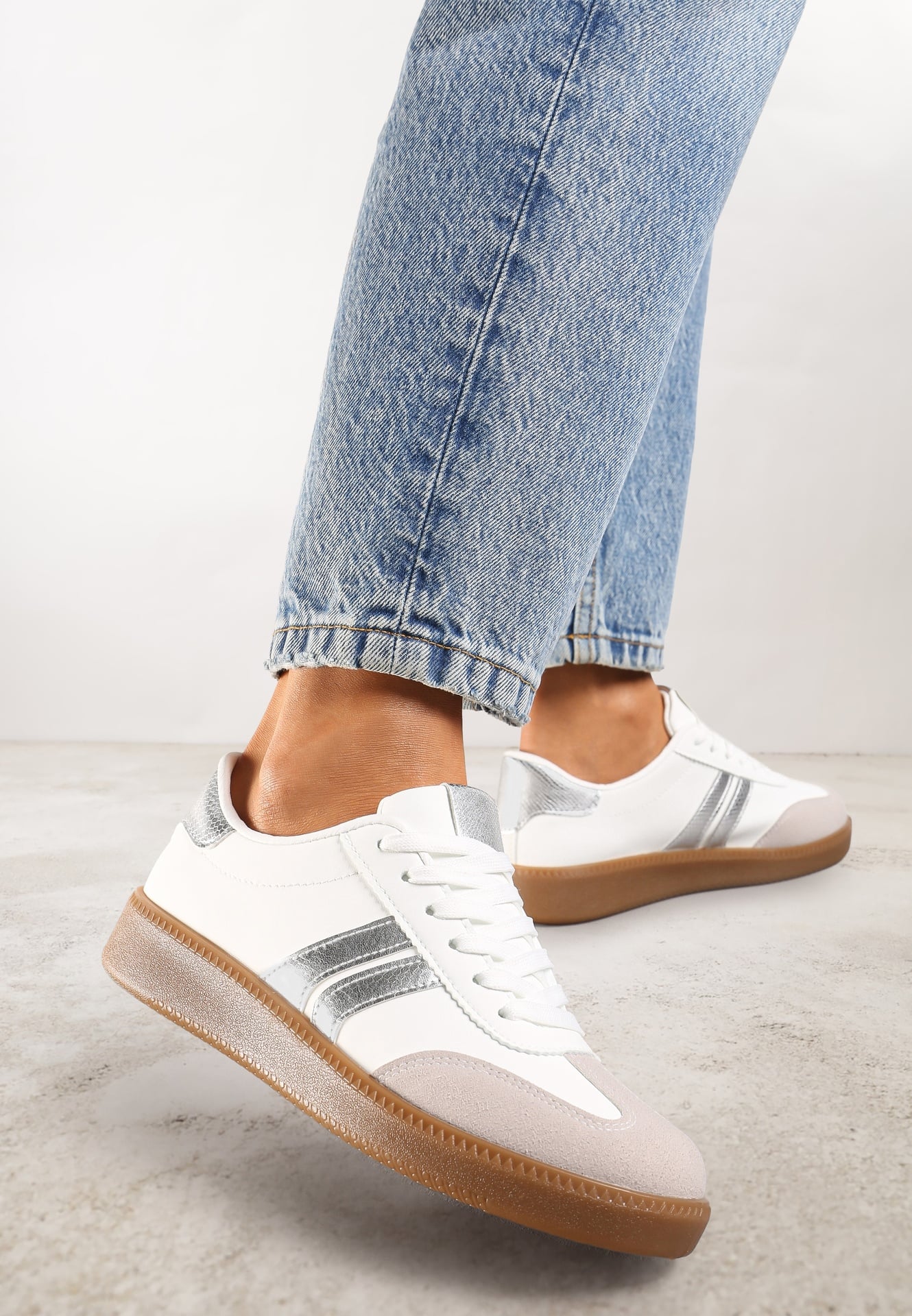 Adidași Alb-Argintiu Cu șireturi și talpă de cauciuc Gialessa