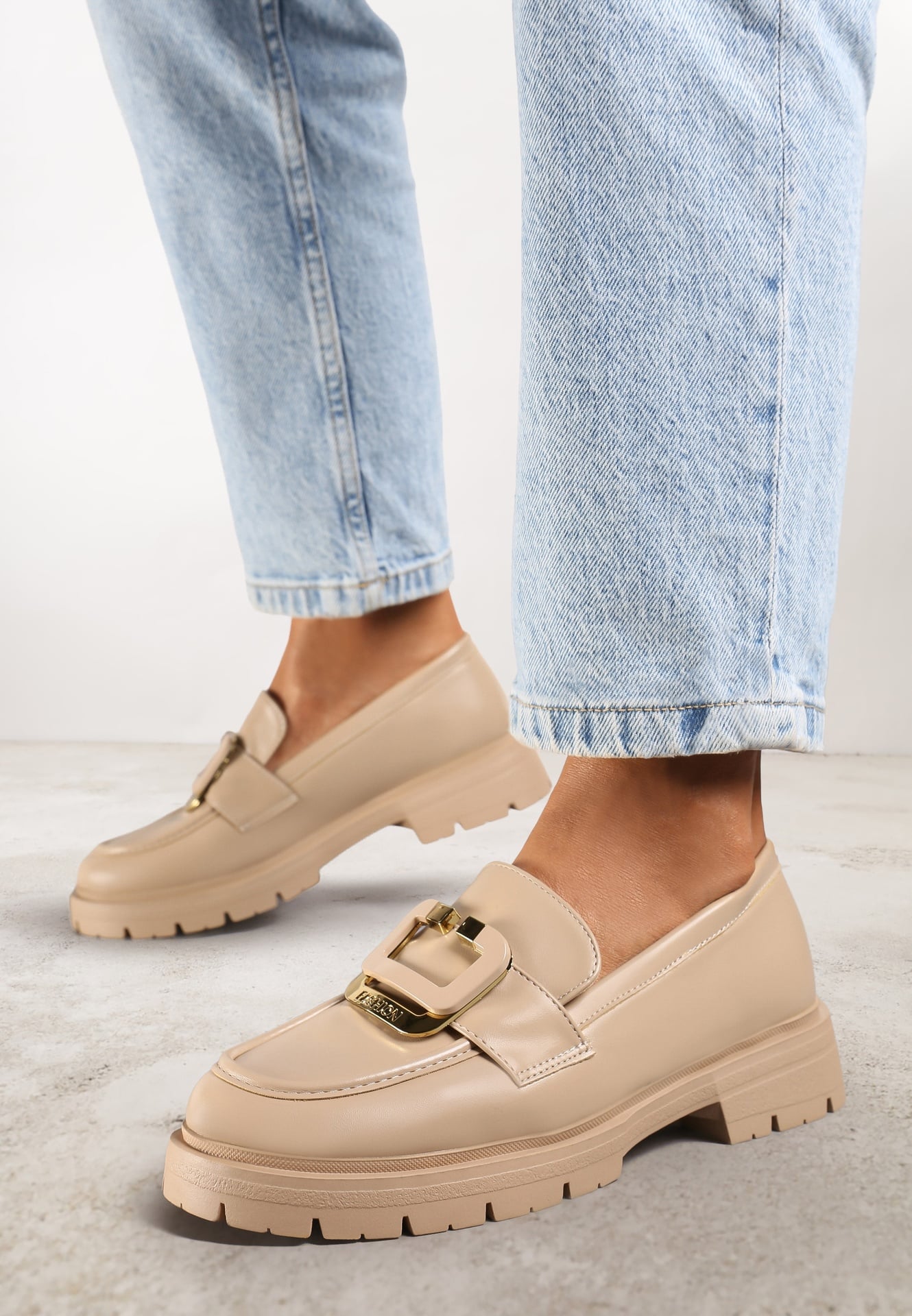 Mocasini Bej cu Talpă Plată, Decorați cu Aplicație Metalică Evalith