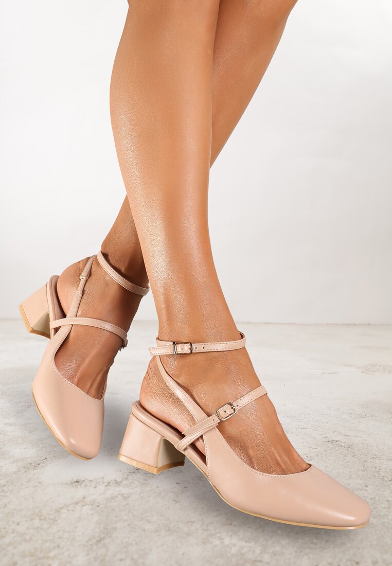 Pantofi bej cu toc gros finisați cu vârf pătrat și curele subțiri Elavon