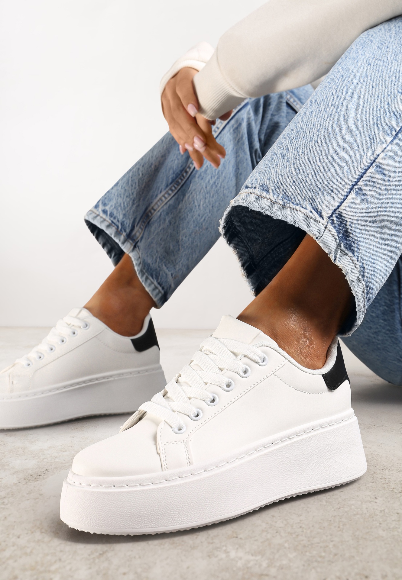 Adidași de bază Alb-Negru cu platformă Tiaeliana