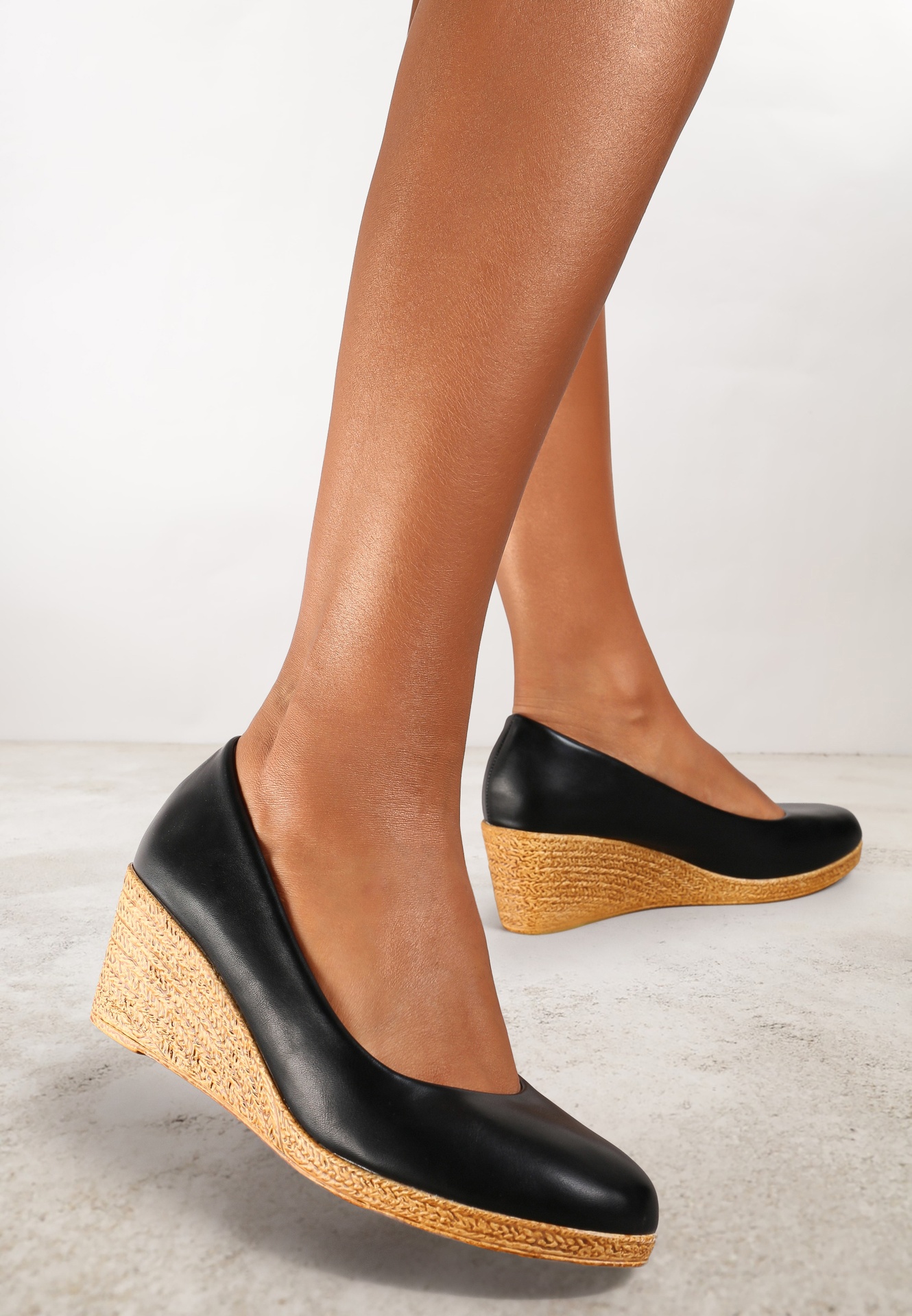 Pantofi Negri cu branț din piele pe talpă compensată decorați cu împletitură Terionnas