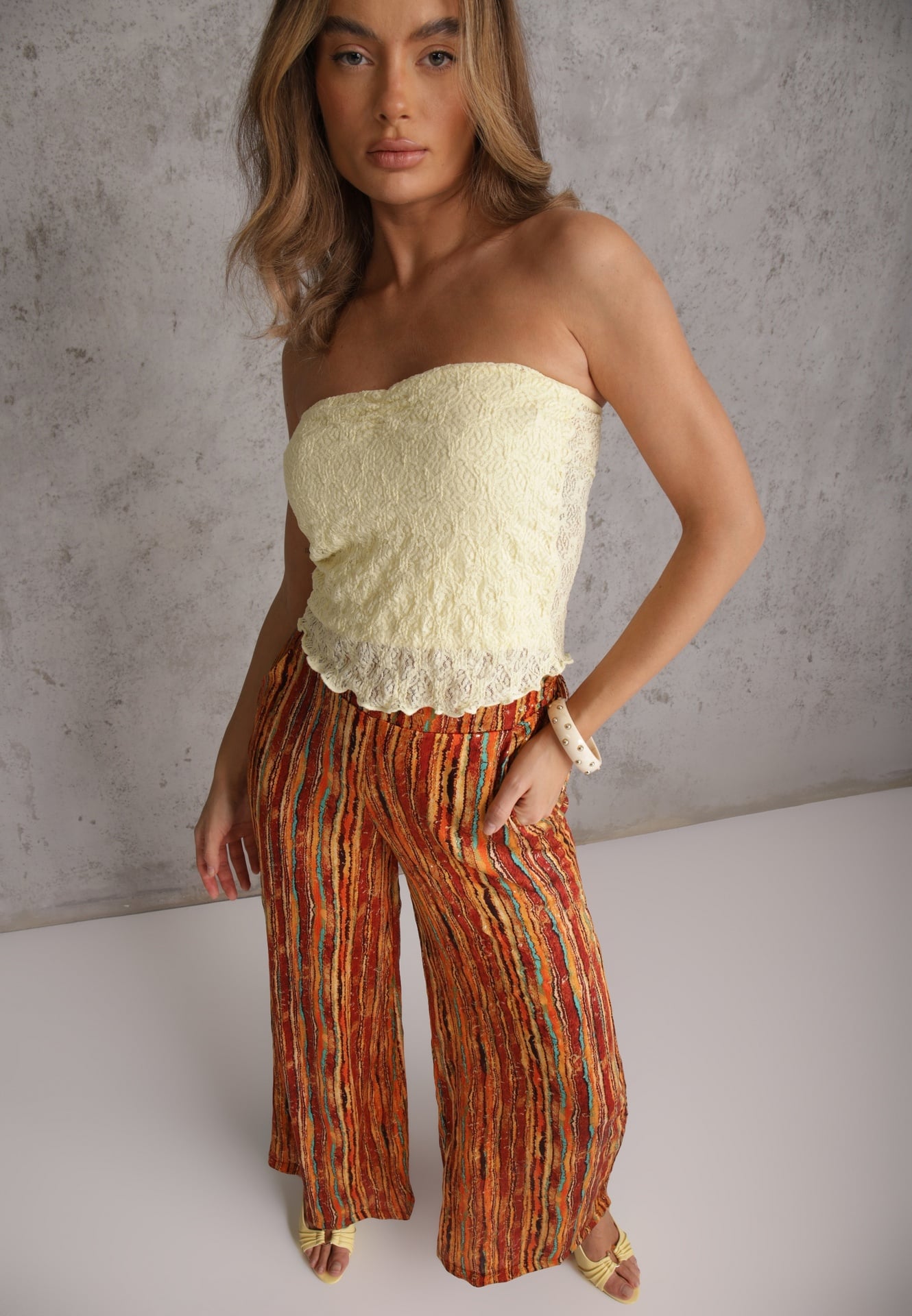 Pantaloni Portocalii-Galbeni Stil Palazzo Decorați cu Sclipici cu Elastic în Talie Hinlea