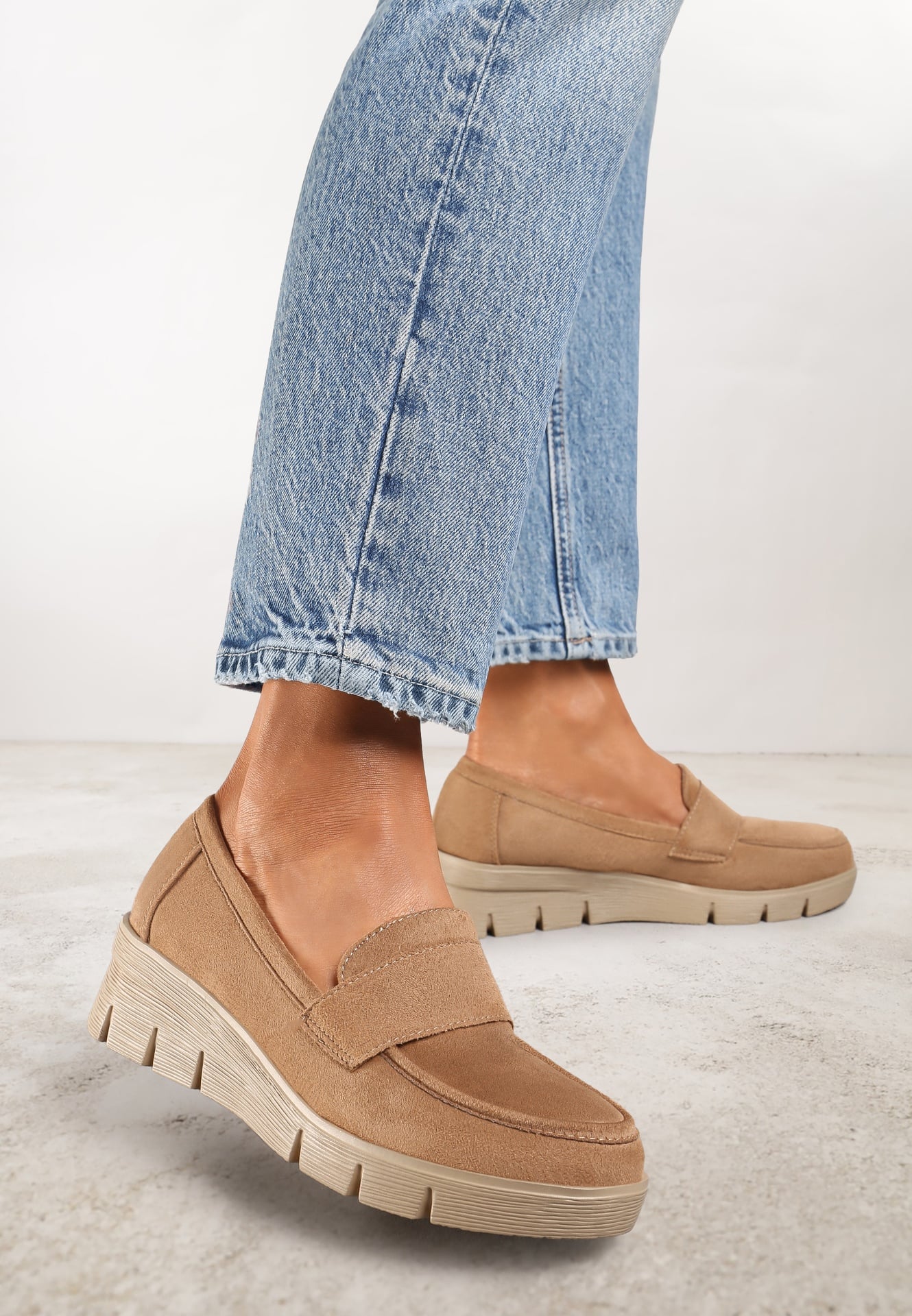 Pantofi Mocasin Bej închis pe pană cu branț din piele naturală Decorați cu o curea Zorvia