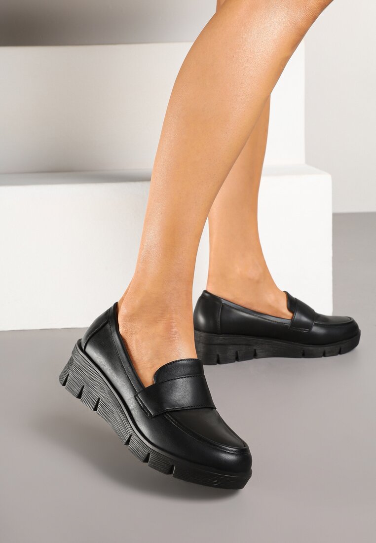 Pantofi Mocasini Negri din Piele Ecologică cu Toc Pană cu Branț din Piele Naturală Decorați cu Curea Zorvia