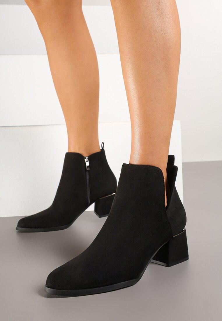 Botine Negre cu Toc Bloc cu Decupaj și cu Ornament Metalic Lorethra