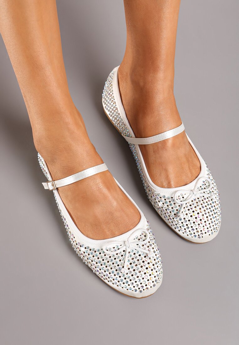 Balerini Albi cu cataramă și carâmb perforat Morakate