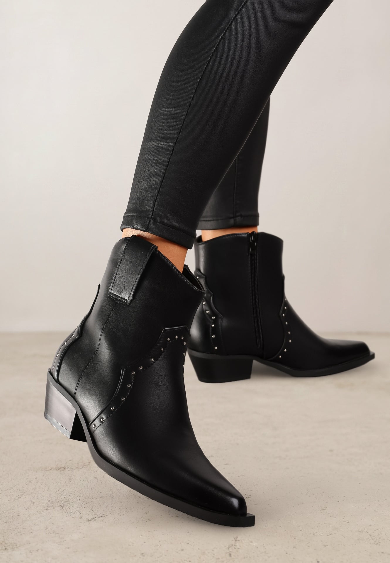 Botine Negre Ascuțite Stil Cowboy Cu Ținte Mevanta