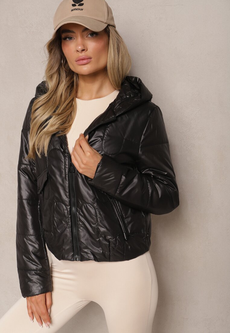 Geacă Neagră cu Glugă Ornată cu matlasare în talie