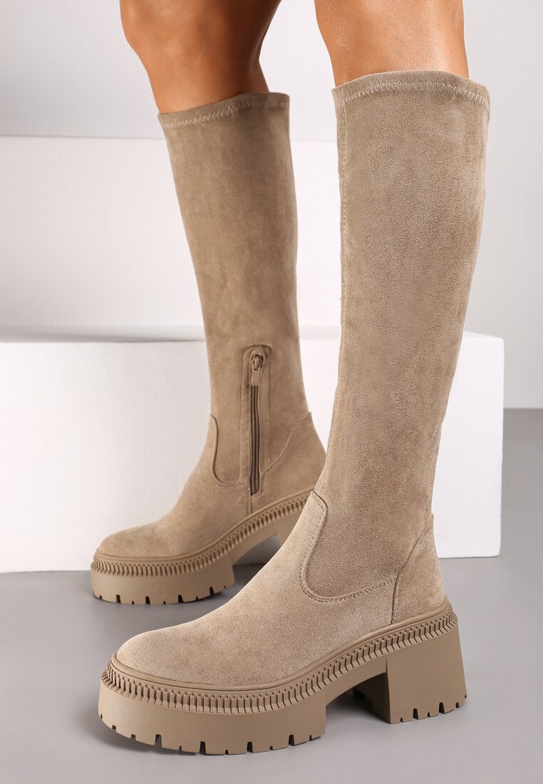 Cizme bej închis lungi cu carâmb elastic pe talpă groasă reliefată Hantrine